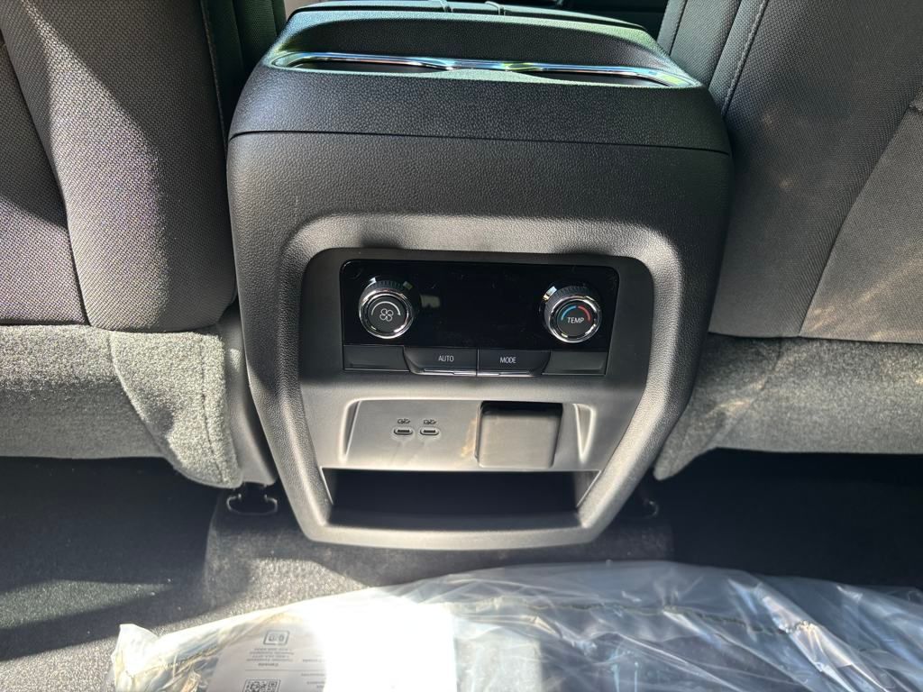 new 2025 Chevrolet Traverse car, priced at $45,190