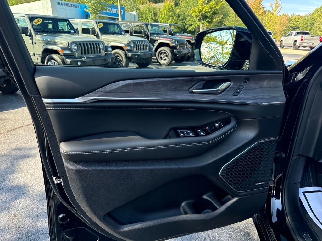 new 2025 Jeep Grand Cherokee L car, priced at $59,990