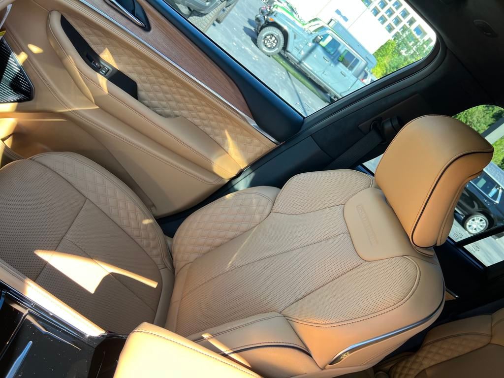 new 2025 Jeep Grand Cherokee car, priced at $66,990