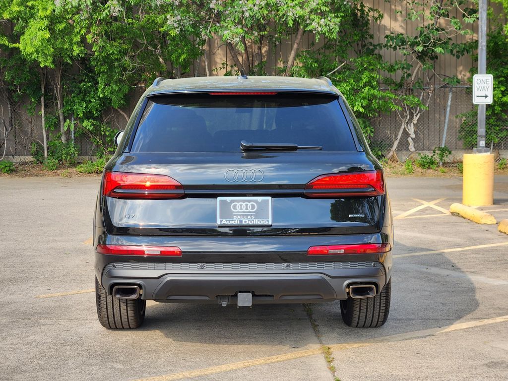 new 2025 Audi Q7 car, priced at $77,750