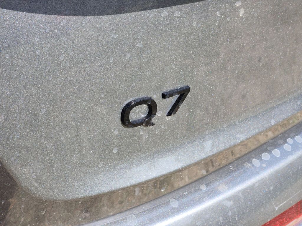 new 2025 Audi Q7 car, priced at $77,840