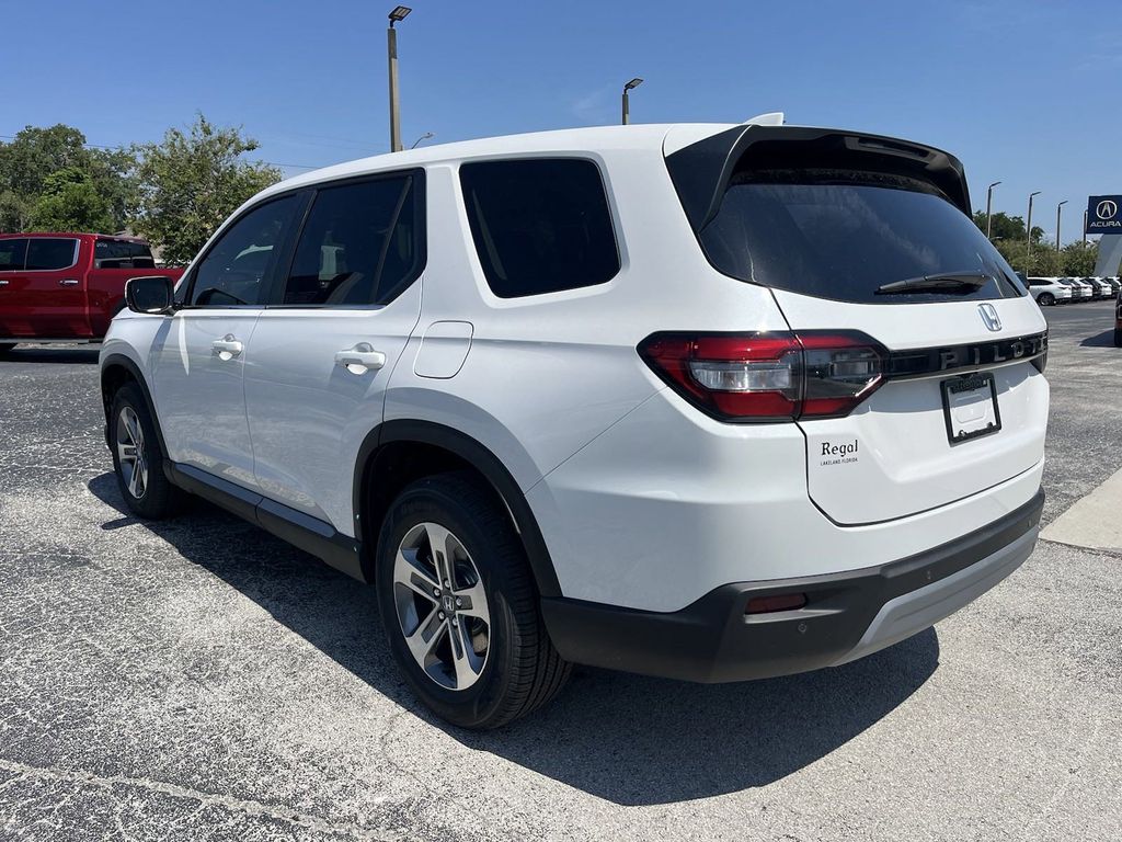 new 2025 Honda Pilot car, priced at $49,650