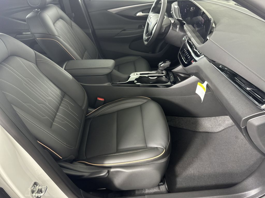 new 2025 Buick Envista car, priced at $30,095