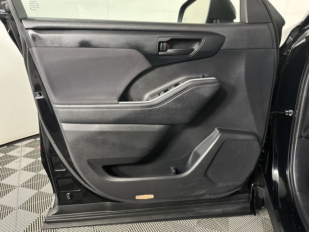 used 2023 Toyota Highlander car, priced at $33,697