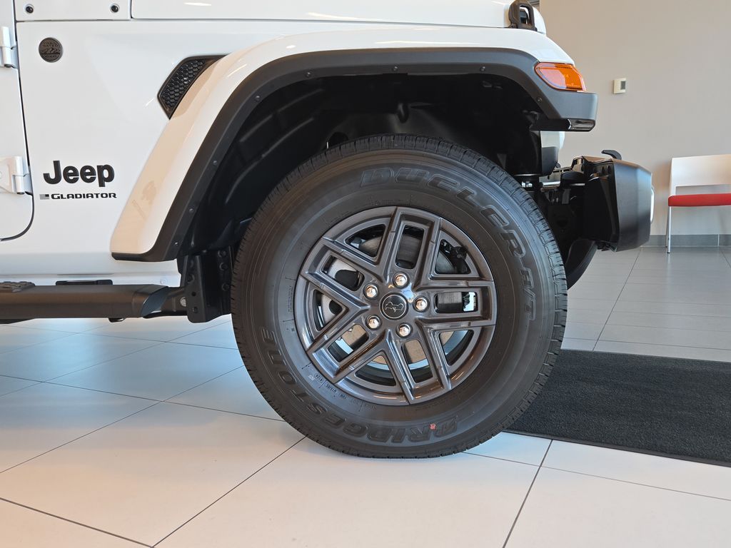 new 2025 Jeep Gladiator car, priced at $42,434