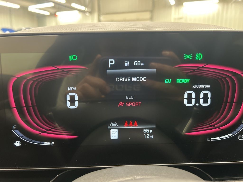 new 2025 Kia Niro car, priced at $30,554