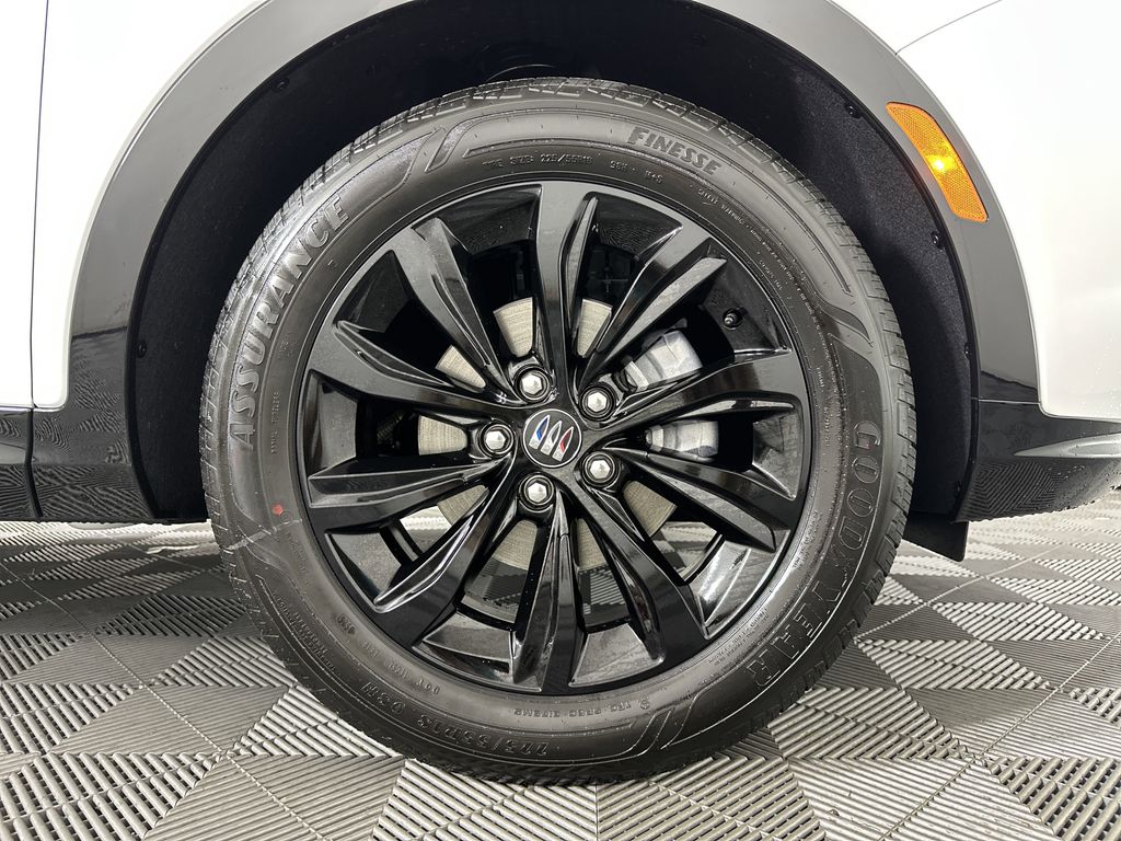 new 2025 Buick Envista car, priced at $29,075