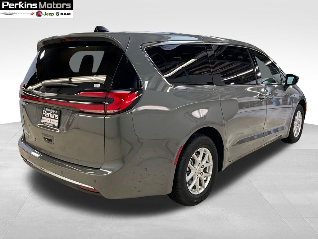 new 2025 Chrysler Pacifica car, priced at $37,864