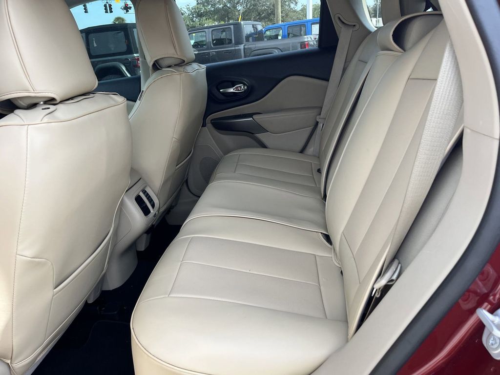 used 2019 Jeep Cherokee car, priced at $15,592