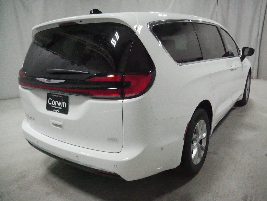 new 2024 Chrysler Pacifica car, priced at $40,345