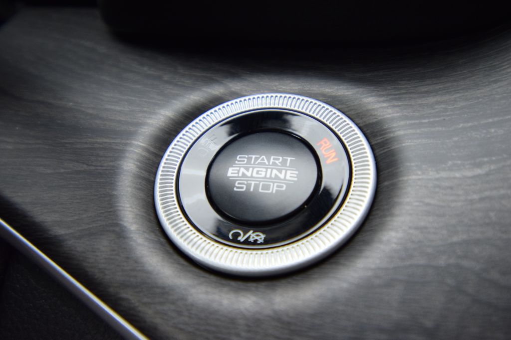 new 2025 Jeep Grand Cherokee car, priced at $42,570