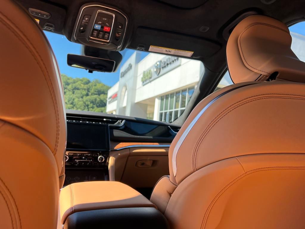 new 2025 Jeep Grand Cherokee car, priced at $66,990