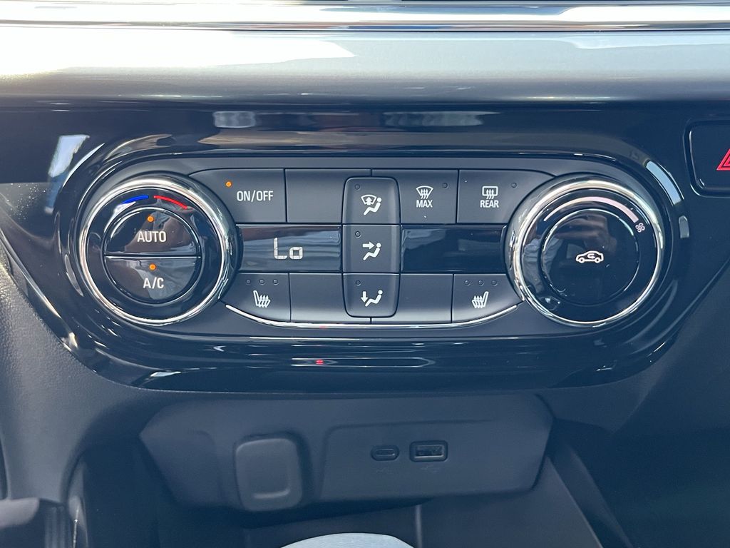 new 2025 Chevrolet Trax car, priced at $24,345