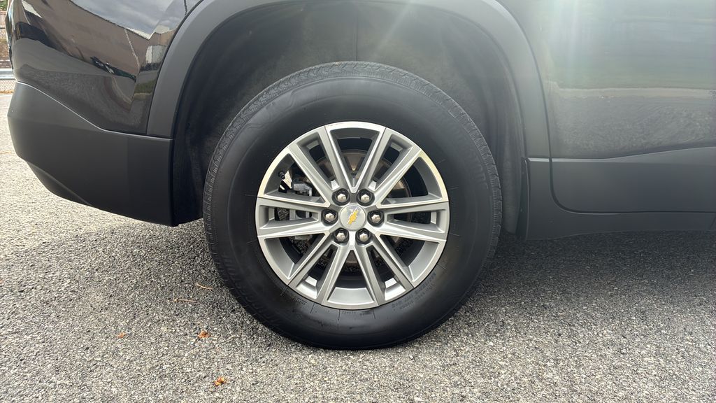 used 2023 Chevrolet Traverse car, priced at $33,900
