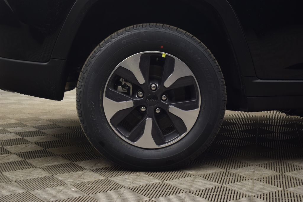 new 2025 Jeep Grand Cherokee car, priced at $52,304