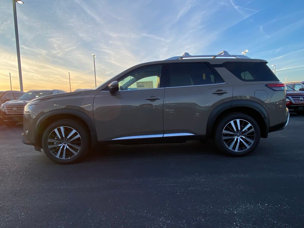 new 2024 Nissan Pathfinder car, priced at $42,920