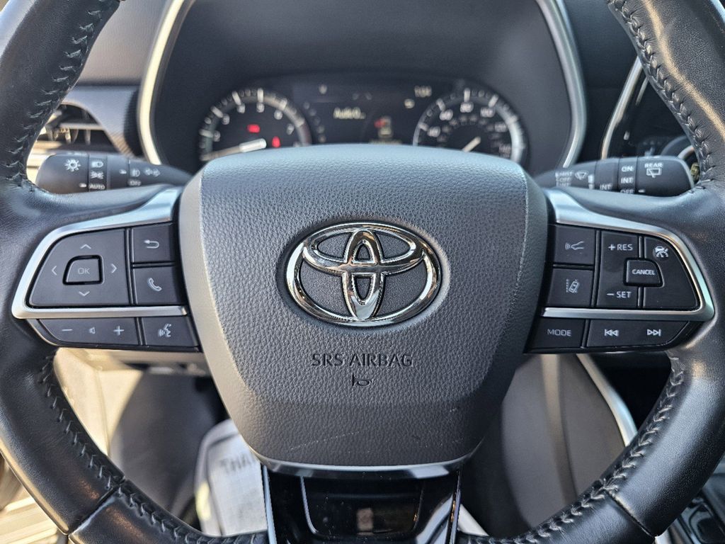 used 2021 Toyota Highlander car, priced at $29,992