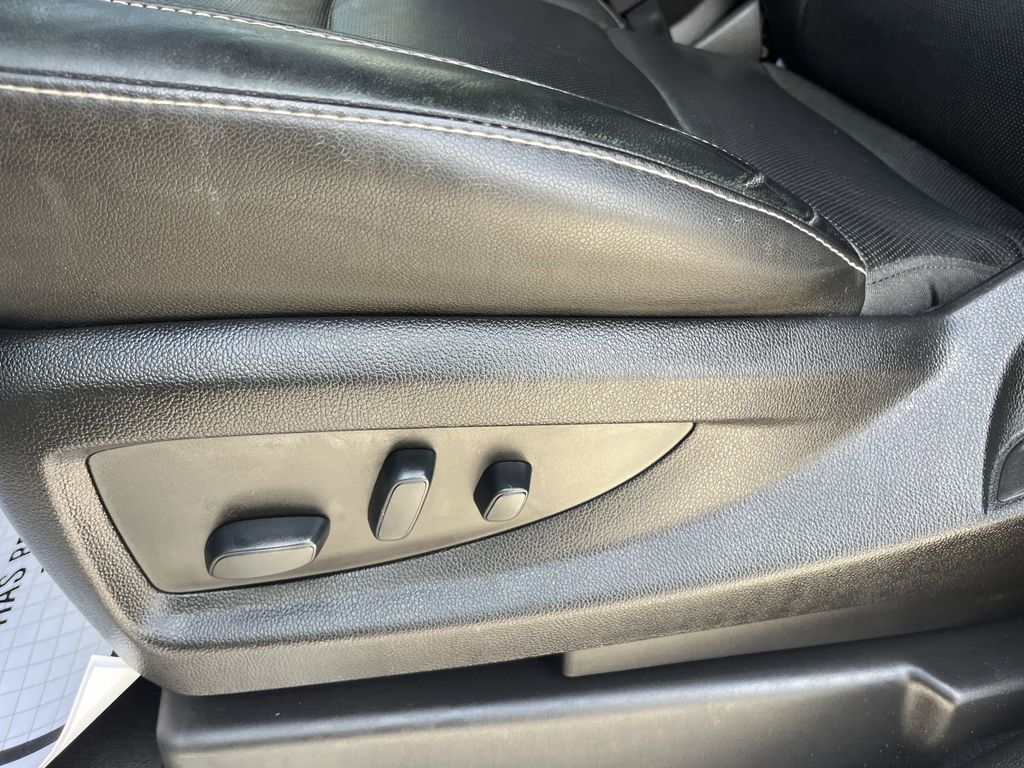used 2019 GMC Yukon car, priced at $27,591