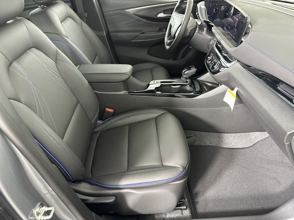 new 2025 Buick Envista car, priced at $29,869