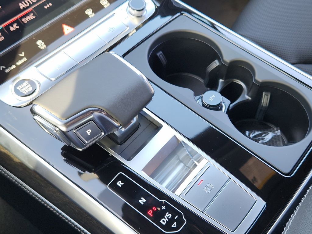 new 2025 Audi Q7 car, priced at $77,450