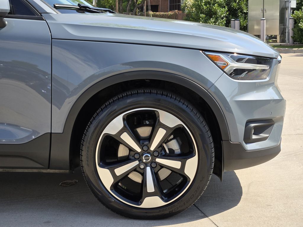 used 2021 Volvo XC40 car, priced at $22,862