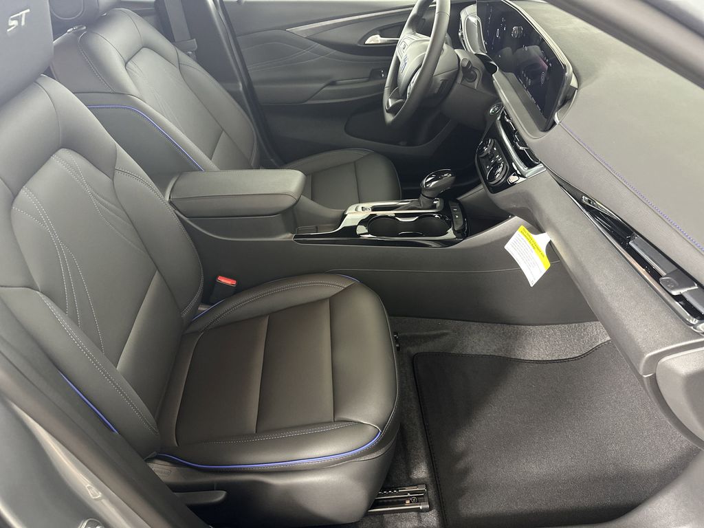new 2025 Buick Envista car, priced at $28,080