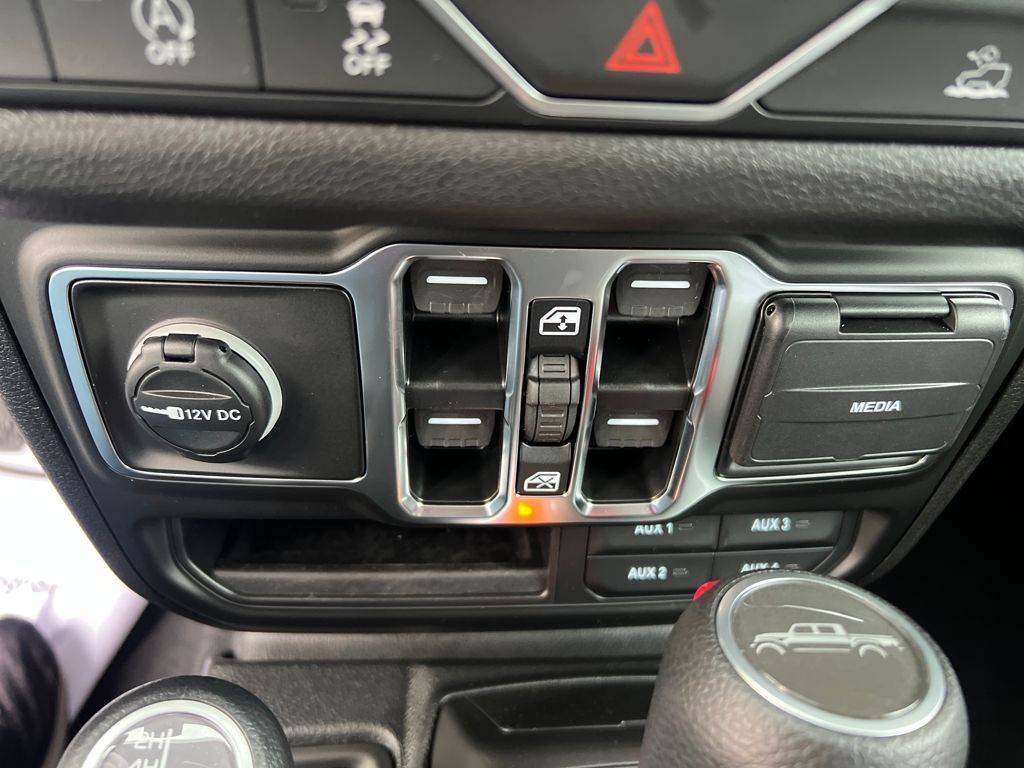 new 2025 Jeep Gladiator car, priced at $41,595