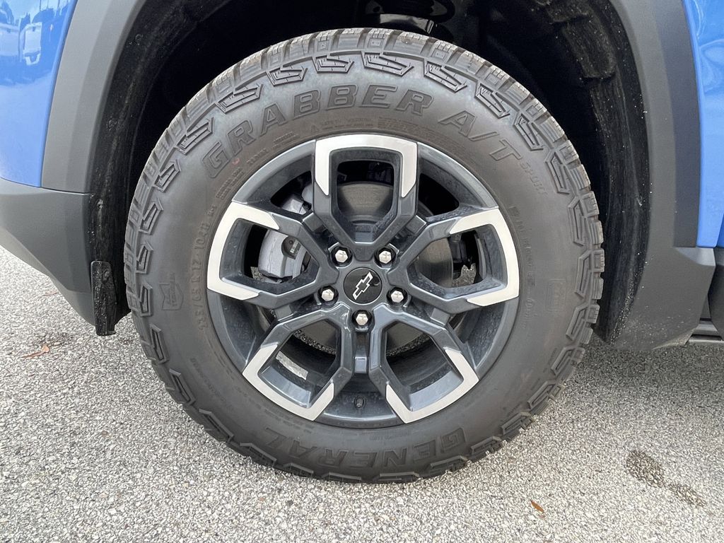 new 2026 Chevrolet Equinox car, priced at $32,900