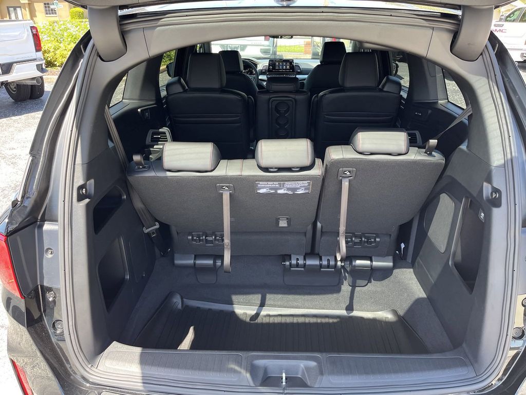 new 2025 Honda Odyssey car, priced at $43,027