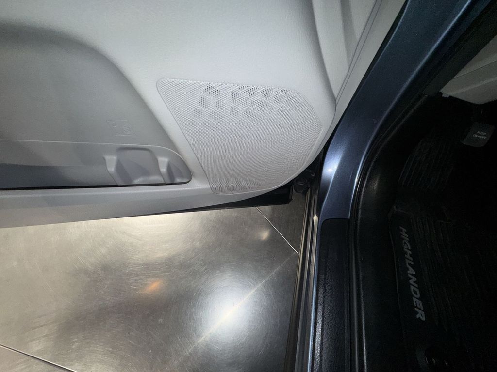 used 2018 Toyota Highlander car, priced at $23,700