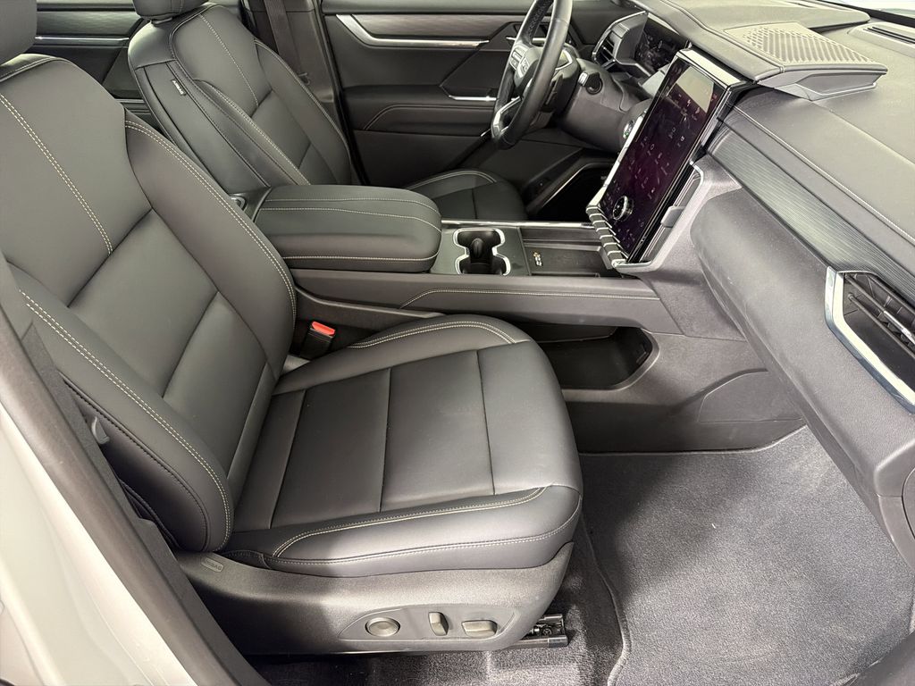 new 2025 GMC Acadia car, priced at $40,930