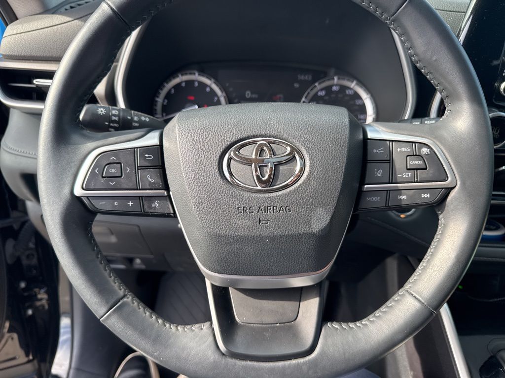 used 2022 Toyota Highlander car, priced at $33,791