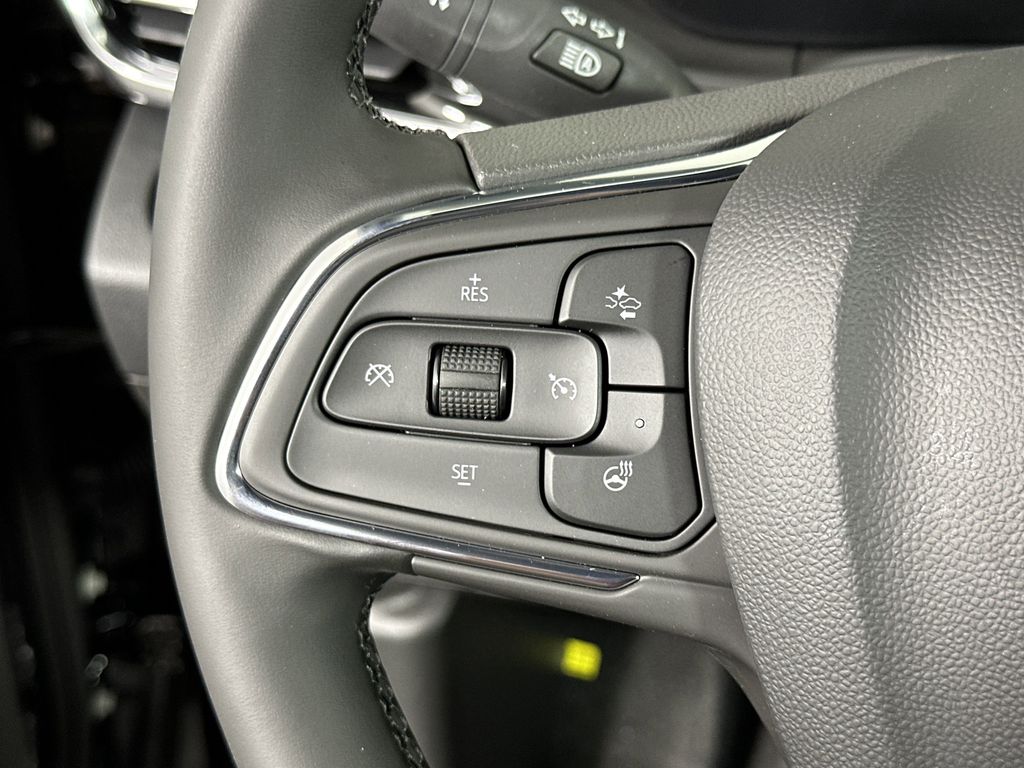new 2025 Buick Envista car, priced at $29,495