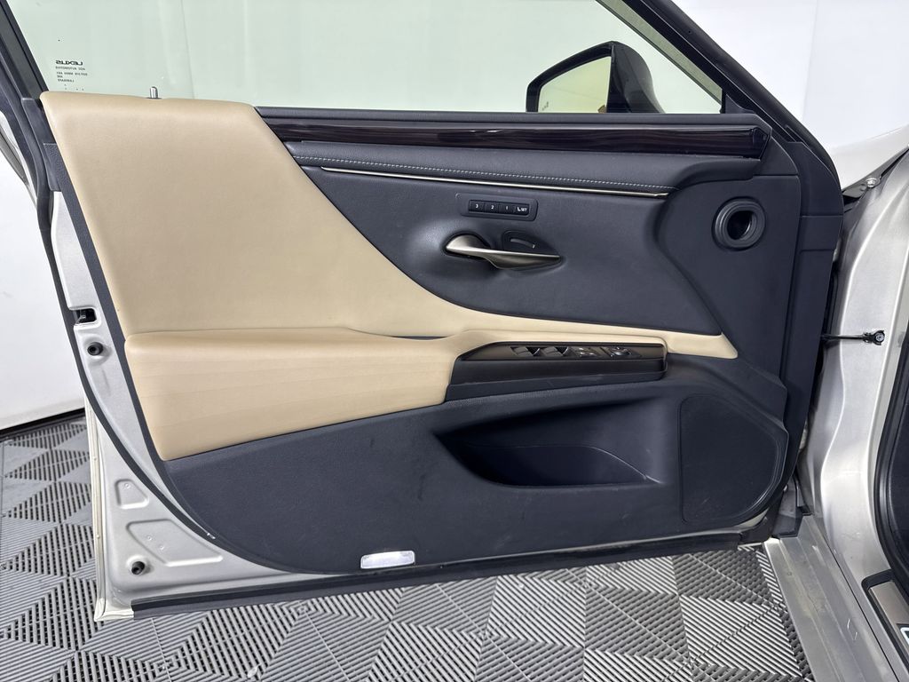 used 2019 Lexus ES car, priced at $30,367