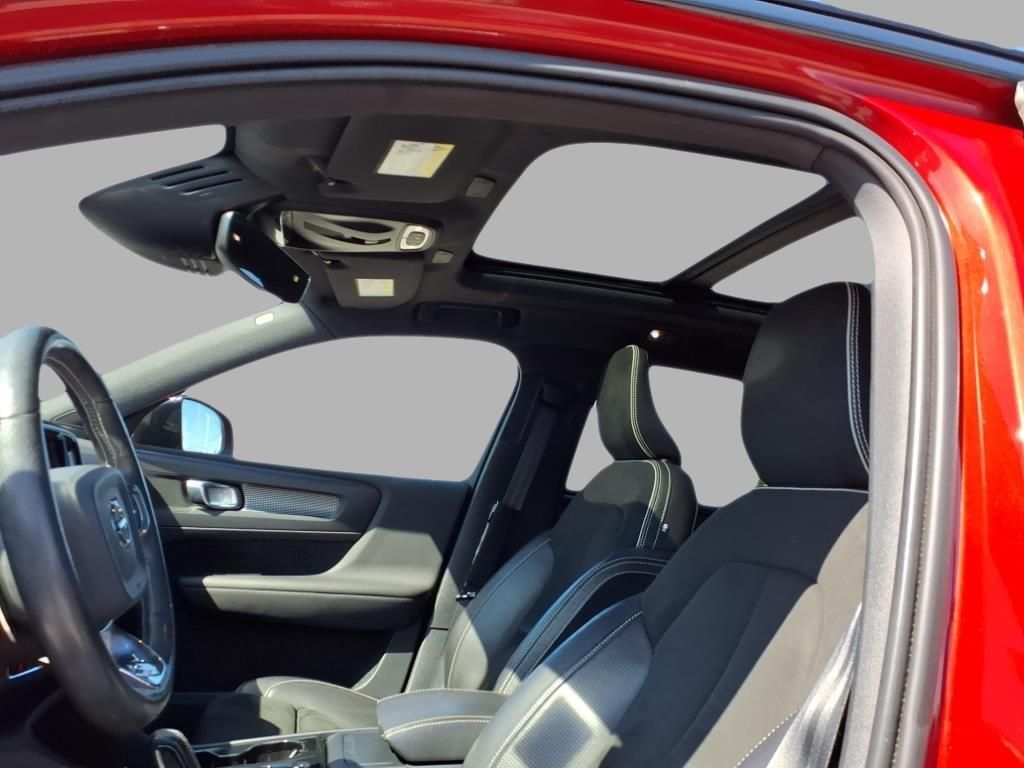 used 2019 Volvo XC40 car, priced at $18,111