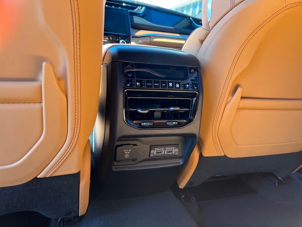new 2025 Jeep Grand Cherokee car, priced at $66,990