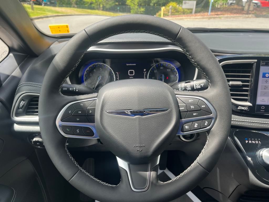 new 2025 Chrysler Pacifica car, priced at $43,527