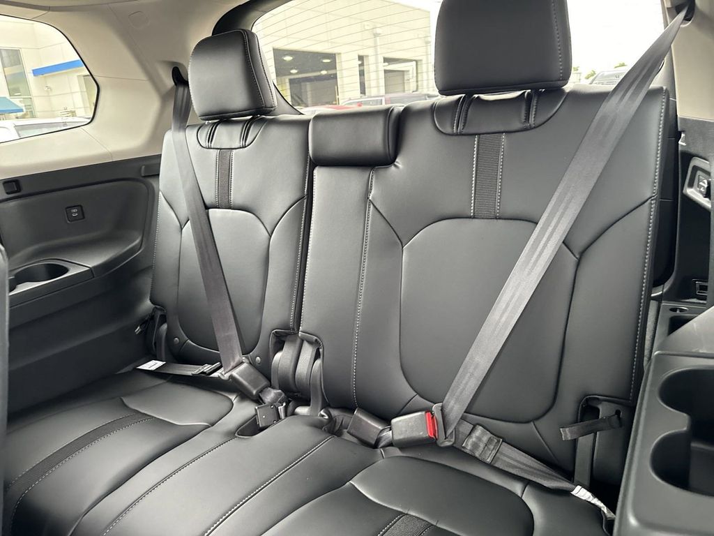 new 2025 Honda Pilot car, priced at $44,573