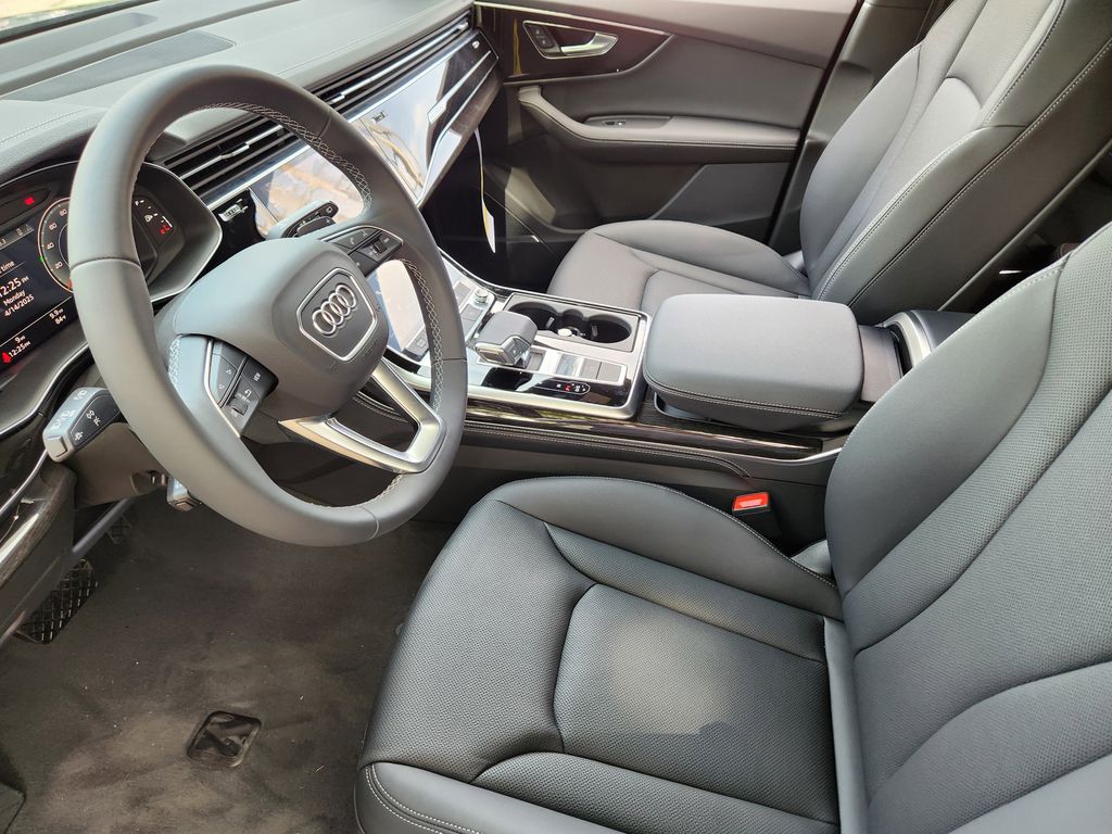 new 2025 Audi Q7 car, priced at $77,840