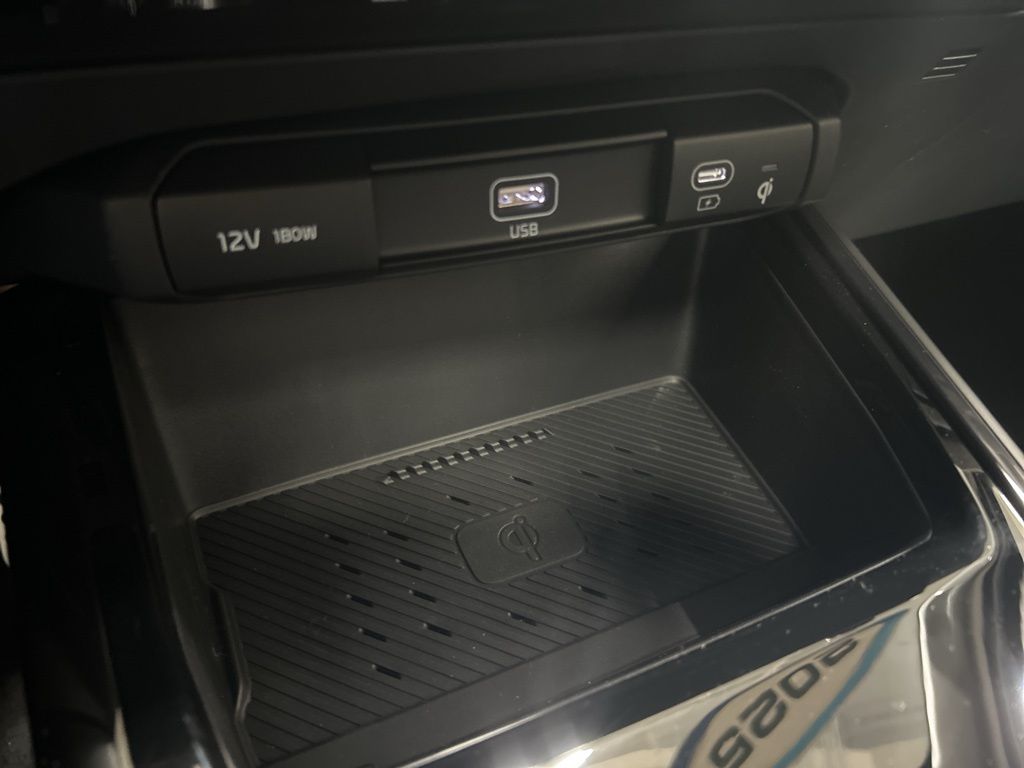 new 2025 Kia Niro car, priced at $30,554