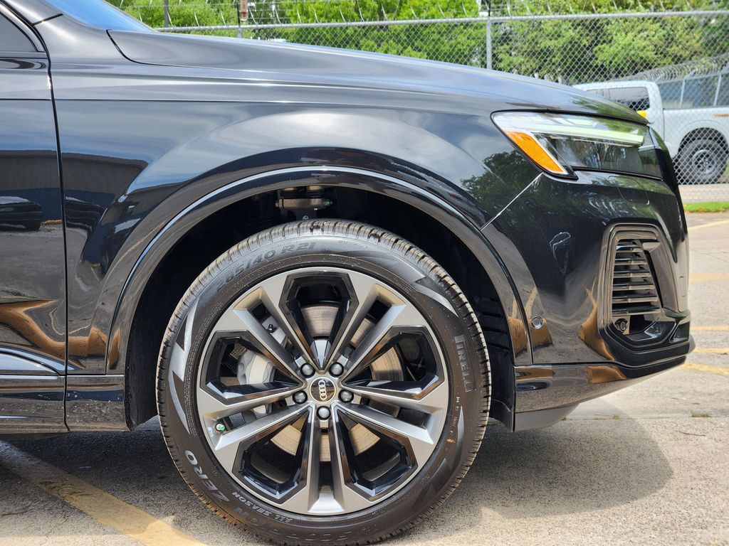 new 2025 Audi Q7 car, priced at $77,750