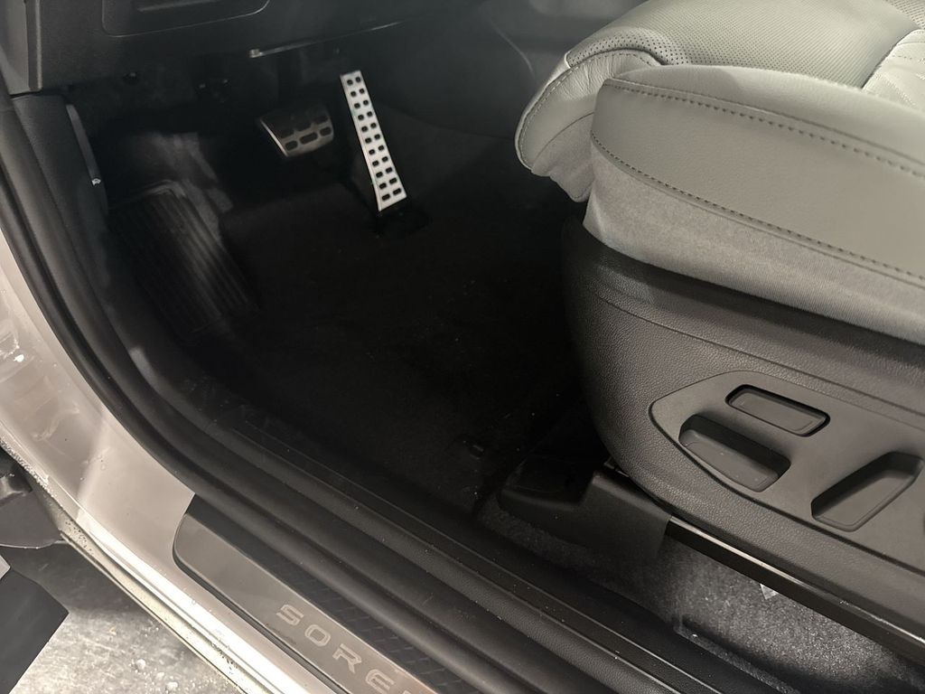 new 2025 Kia Sorento car, priced at $47,621