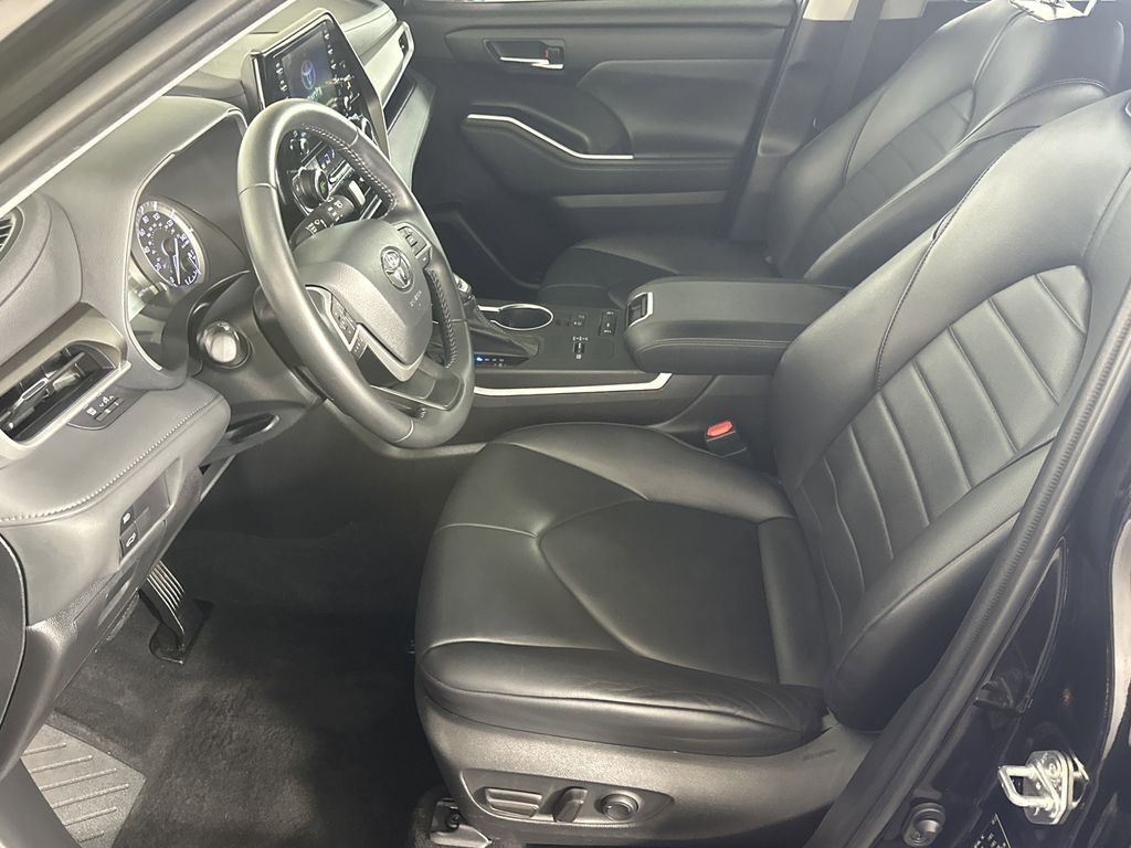 used 2022 Toyota Highlander car, priced at $34,711