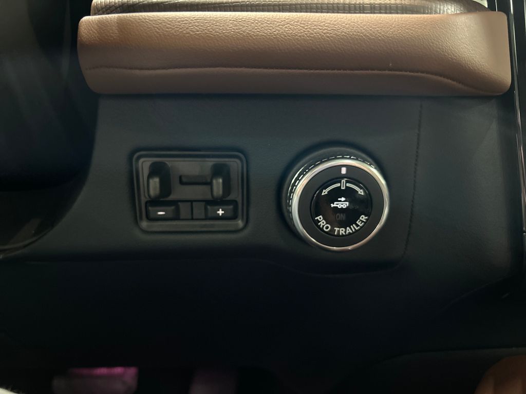 new 2025 Lincoln Navigator car, priced at $108,790