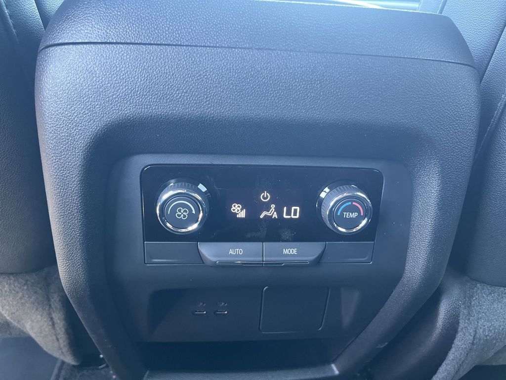 new 2025 Chevrolet Traverse car, priced at $42,384