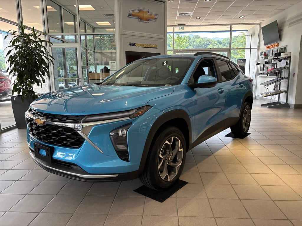 new 2025 Chevrolet Trax car, priced at $25,880