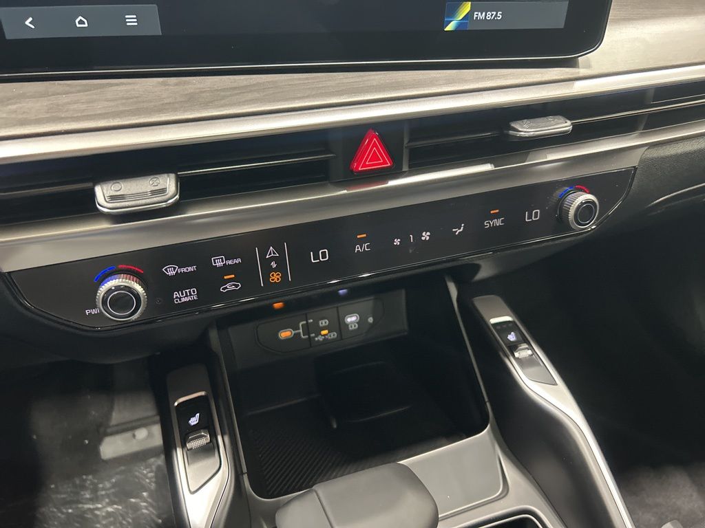 new 2025 Kia Sorento car, priced at $39,119