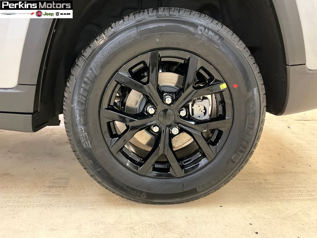new 2025 Jeep Grand Cherokee car, priced at $43,994