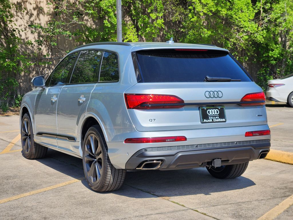 new 2025 Audi Q7 car, priced at $77,840