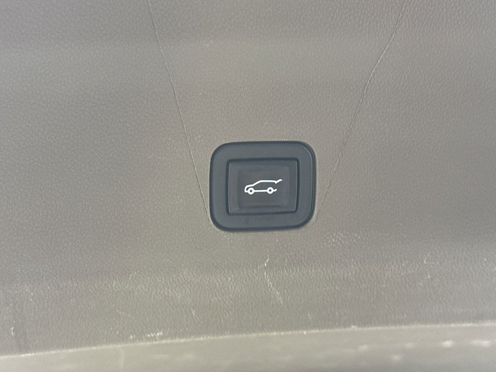 used 2022 GMC Yukon XL car, priced at $56,928